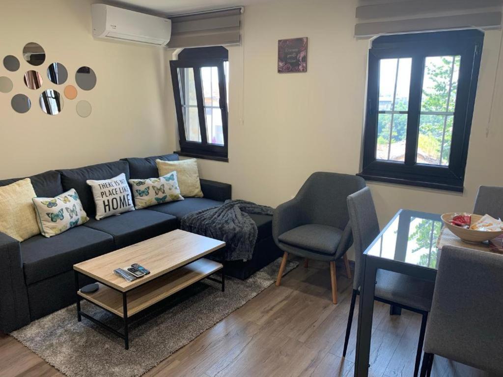 Apartment Zdravets 2, In The Heart Of The Old City Veliko Tărnovo Exteriör bild